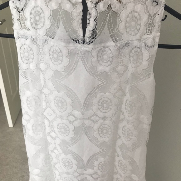 White lace sleeveless top - Picture 2 of 2